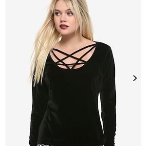 Hottopic blackheart pentagram black velvet shirt